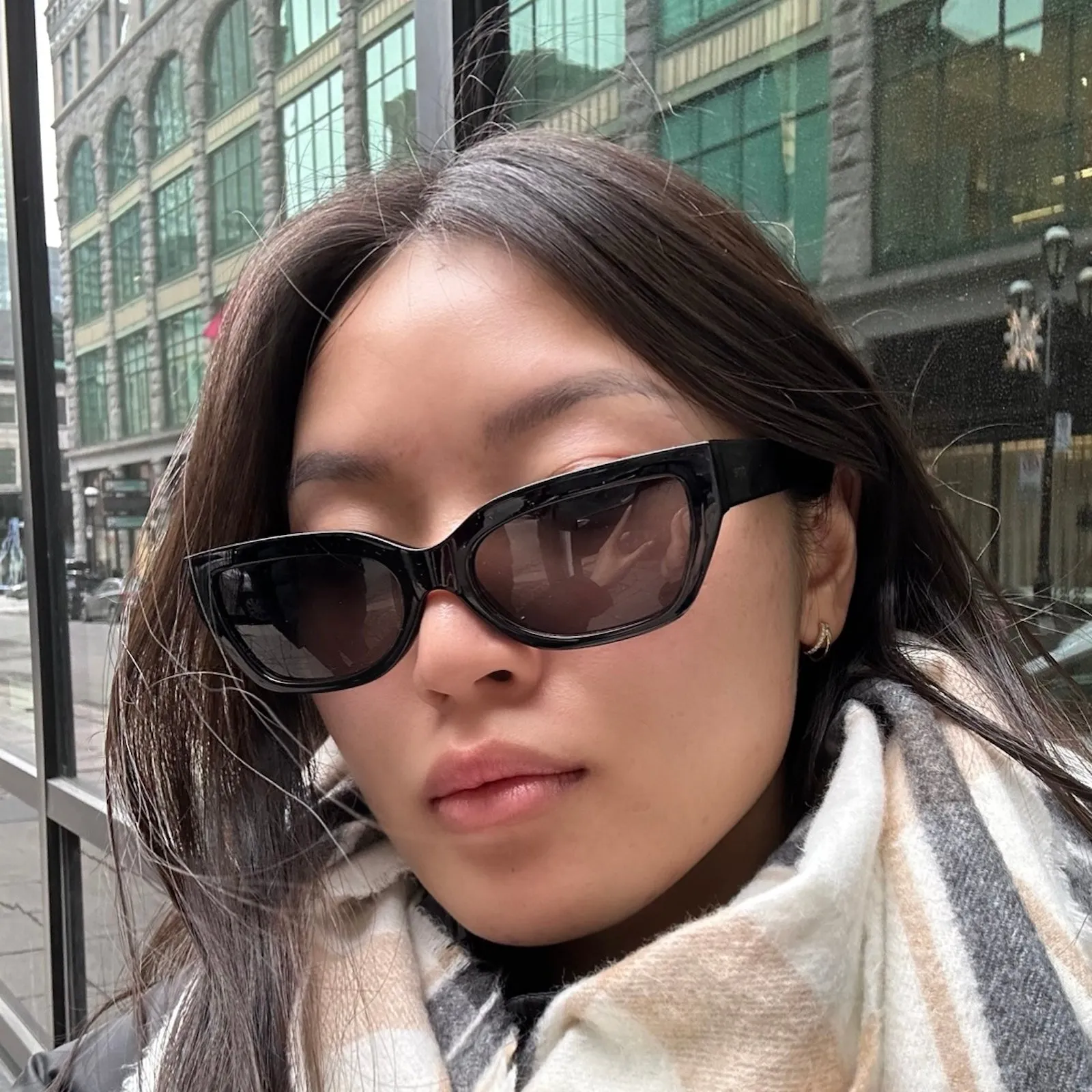 fiancé - glossy black sunglasses
