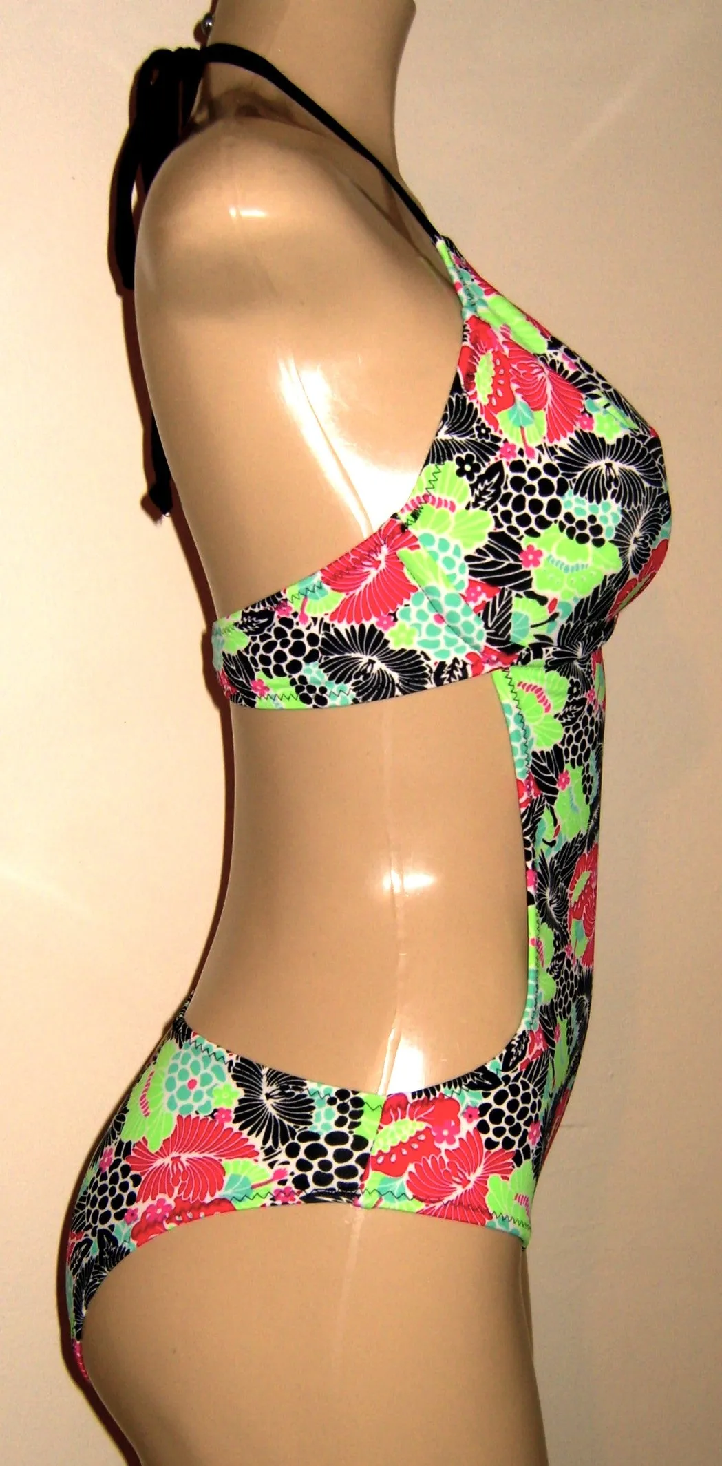 V Neck Underwire Cutaway Monokini Bathing Suits