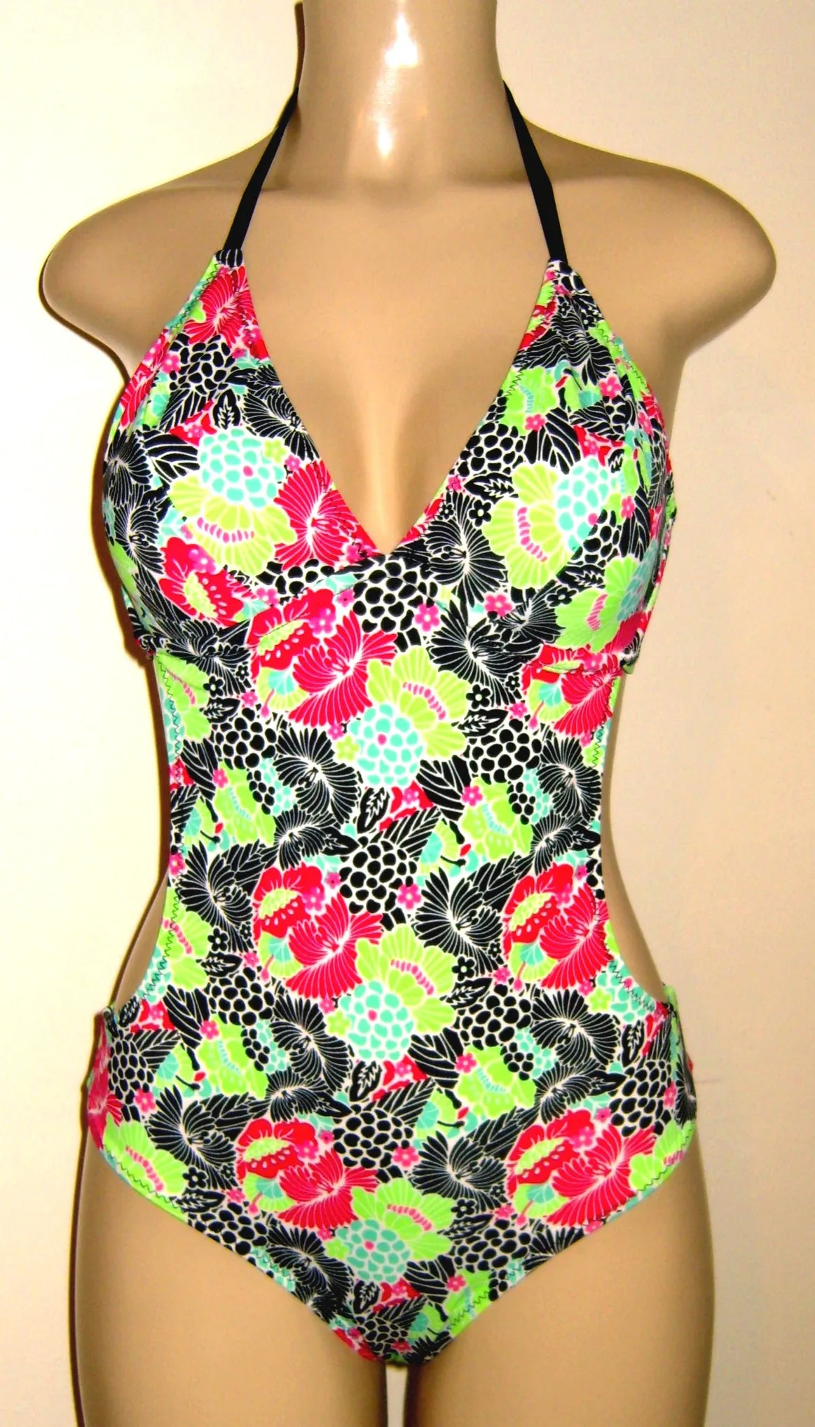 V Neck Underwire Cutaway Monokini Bathing Suits